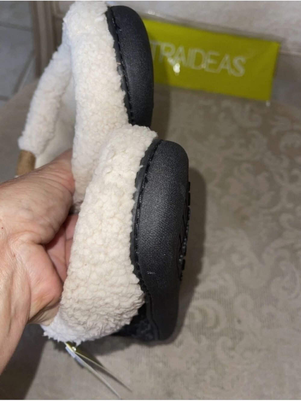ULTRAIDEAS Women's Slipper with Memory Foam NWT Size 5/6 - Picture 2 of 7